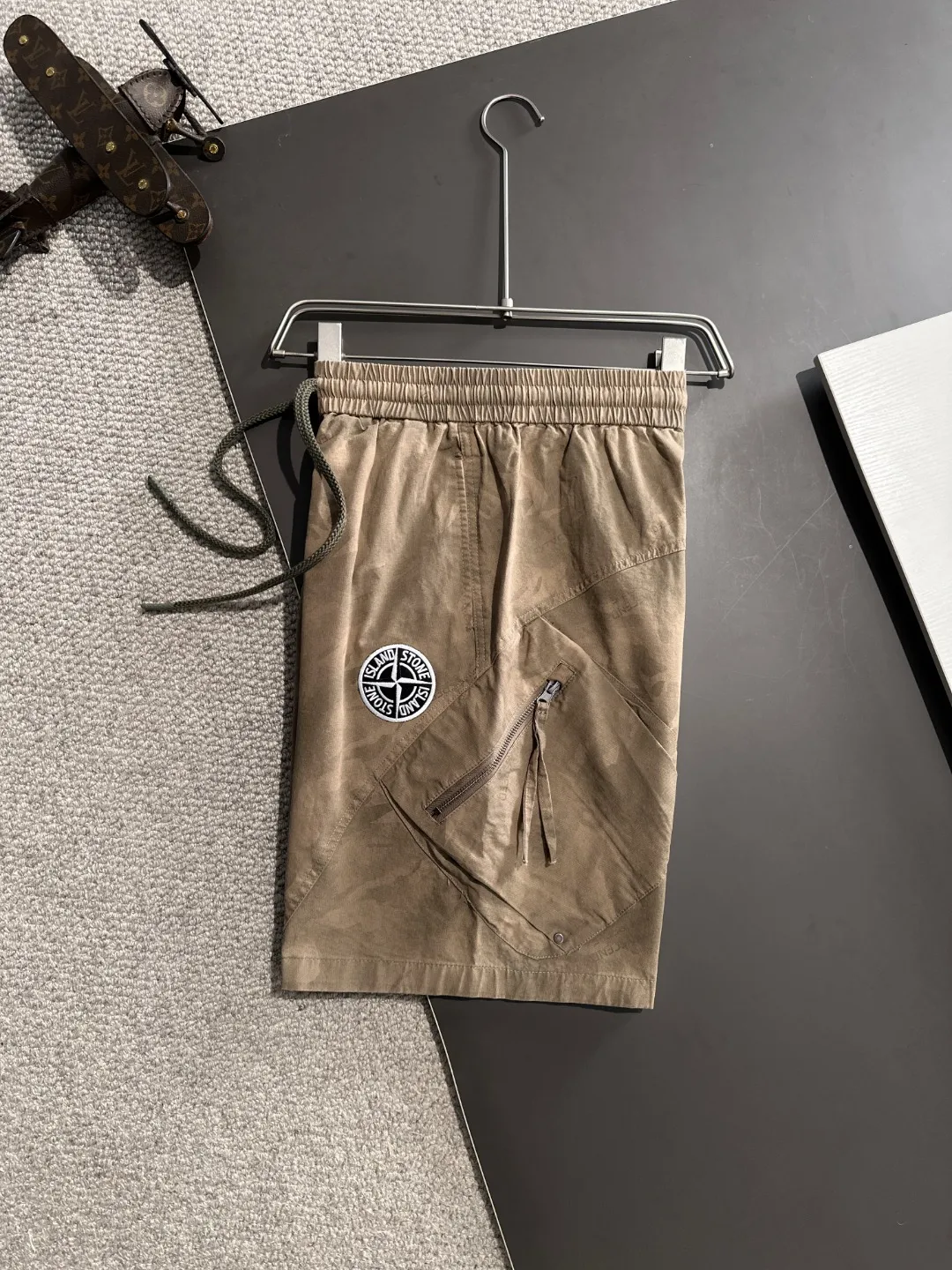 🅿️330 next day shipping, high-end goods, Stone Island 2025 spring and summer new elastic band casual shorts, counter-customized fabrics, high breathability and comfort, impeccable details, brand element design concept, reflecting high quality. It feels delicate and soft! It presents a casual cut and the upper body shape is great! Size: M-4XL